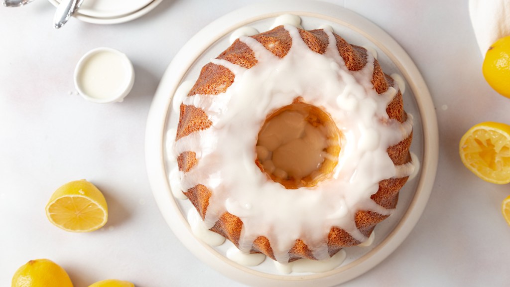 Vanilla frosting can be made with additives and emulsifiers
